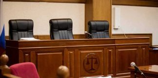 Billionaire’s AI-Era Fortune Fuels $640M Divorce empty courtroom with judge's bench and microphones